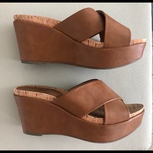Report Camel Wedge Sandal